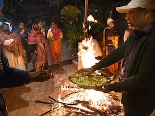 Happy Lohri 2022 Wishes: Make Lohri Special For Friends & Loved Ones With These Messages