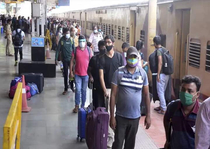IRCTC luggage rules: Railways to charge you for carrying extra baggage Indian Railways: రైల్వే ప్రయాణికులారా ఇది విన్నారా? లగేజ్ ఎక్కువైతే ఇక బాదుడే బాదుడు!