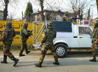 Kulgam Encounter: જમ્મુ કાશ્મીરના કુલગામમાં જવાન શહીદ, એક આતંકી ઠાર
