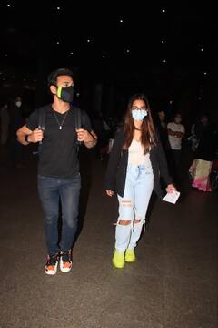 Spotted: गर्लफ्रेंड Kirti Kharbanda के साथ देर रात दुबई से इस अंदाज में लौटे Pulkit Samrat