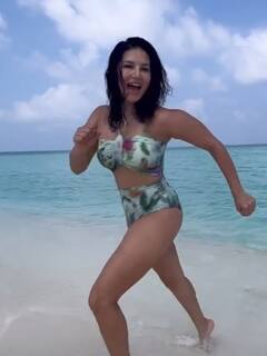 Sunny Leone's Slo-Mo 'Baywatch' Run On The Beach