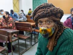 Delhi Corona News: बुजुर्गों और दिव्यांगों को कोविड बूस्टर डोज लगाने को लेकर दिल्ली सरकार ने लिया ये बड़ा फैसला