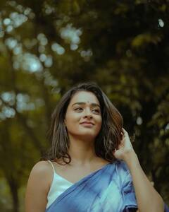 Actress gayathri shankar : அழகே உருவமாய் நடிகை காயத்ரி ஷங்கர்.. சேலையில் ஒரு அழகிய சோலை!