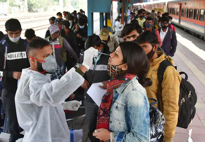 MP Corona Update: मध्य प्रदेश में लगातार दूसरे दिन कोरोना के चिंता में डालने वाले आंकड़ें, पॉजिटिविटी दर में उछाल