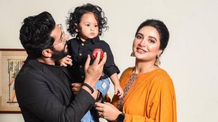 Raj Subhasree Update: Raj Chakraborty and Subhashree Ganguly came back to thair son Yuvaan after corona Raj Subhasree Update: করোনা কাঁটা সরিয়ে ইউভানের কাছে ফিরলেন রাজ-শুভশ্রী