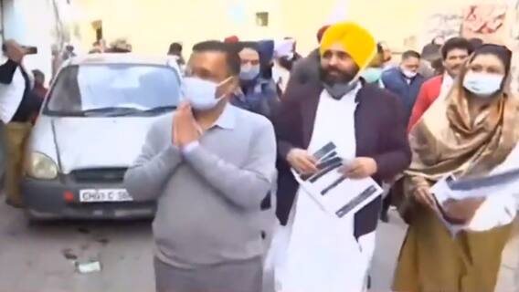 चुनावी राज्यों से तेजी बढ़ा कोरोना, Kejriwal के Door-To-Door campaign में बिना मास्क के दिखे लोग