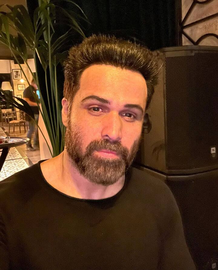 रिपोर्ट्स की मानें तो इमरान हाशमी अब सलमान खान के साथ टाइगर 3 में भी दिखाई देंगे. इतना ही नहीं वह फिल्म में सलमान के अपोजिट विलेन का किरदार निभाते नजर आएंगे.