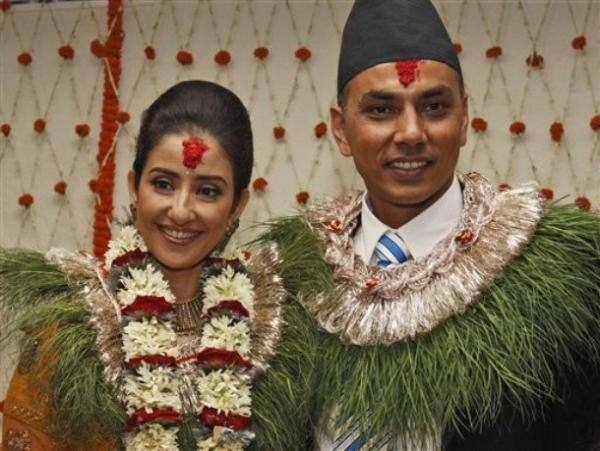बॉलीवुड की मशहूर अभिनेत्री मनीषा कोइराला ने 41 साल की उम्र में खुद से 7 साल के छोटे सम्राट दहल से शादी की थी.