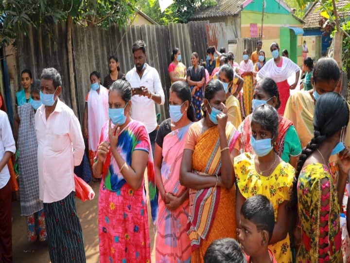 இலங்கை தமிழர்களுக்கு பொங்கல் நலத்திட்ட  உதவிகளை வழங்கிய விஜய் மக்கள் இயக்கம்