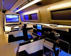 Kapil Sharma Vanity Van: बिग स्क्रीन टीवी, लाखों की आरामदायक कुर्सी, किसी फाइव स्टार होटल के कमरे से कम नहीं है कपिल शर्मा की वैनिटी वैन