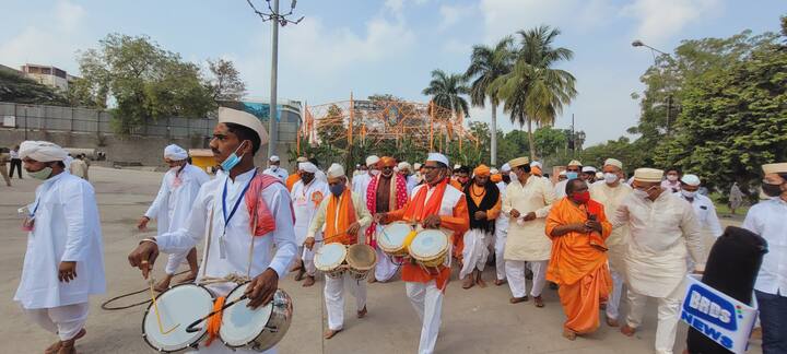 यासाठी सिध्देश्वरांचे आणि कुंभार कन्येचे वंशंजांना पुजेचा मान मिळतो. (छाया सौजन्य : चेतन लिगाडे)