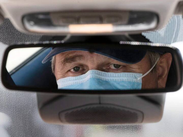 Challan If you do not wear mask in car police can cut heavy challan Challan: कार में बिना मास्क लगाए चलते हैं तो हो जाएं सावधान, पुलिस काट सकती है भारी चालान