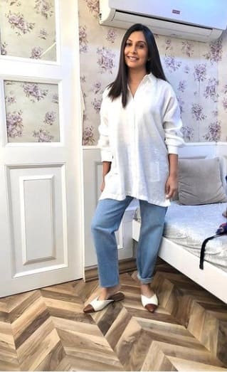 বেশ কিছু বিজ্ঞাপনেরও কাজ করেন। বলিউড সুপারস্টার শাহরুখ খানের সঙ্গেও একটি বিজ্ঞাপনে স্ক্রিন শেয়ার করেন তিনি।