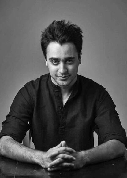 আমির খানের 'কয়ামত সে কয়ামত তক' ছবিতে শিশুশিল্পী হিসেবে দেখা গিয়েছিল ইমরান খানকে। ছবিটি মুক্তি পায় ১৯৮৮ সালে।