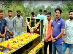 Mahabubabad: స్నేహమంటే ఇదేరా... కన్నీళ్లు పెట్టిస్తున్న ప్రాణ స్నేహితుల నివాళి...