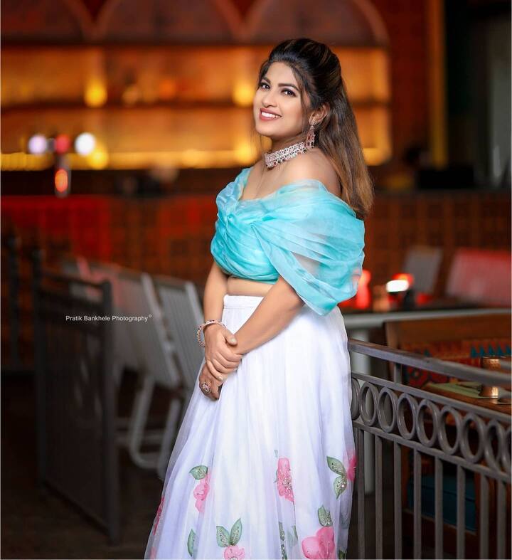सध्या धनश्री तिच्या जबरदस्त ट्रान्सफॉर्मेशनमुळे चर्चेत आली आहे.