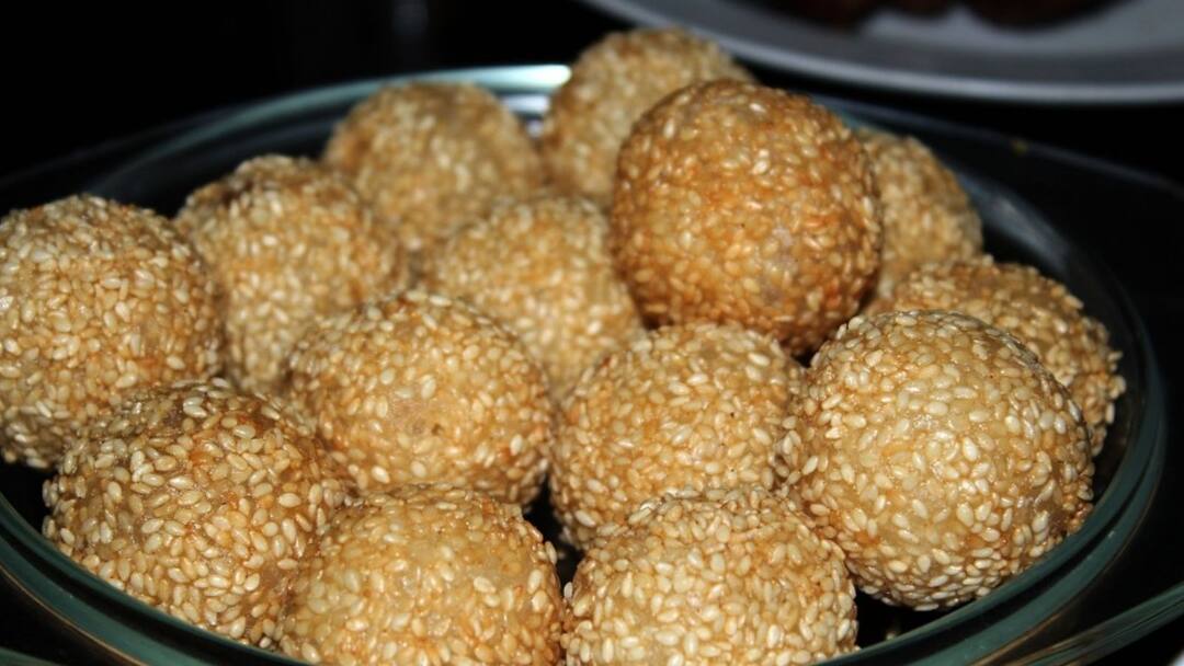 Relevance of Til and Gur during Makar Sankranti you must know Makar Sankranti 2022: মকর সংক্রান্তিতে কেন তিল আর গুড়ের তৈরি মিষ্টি খাওয়া হয়?