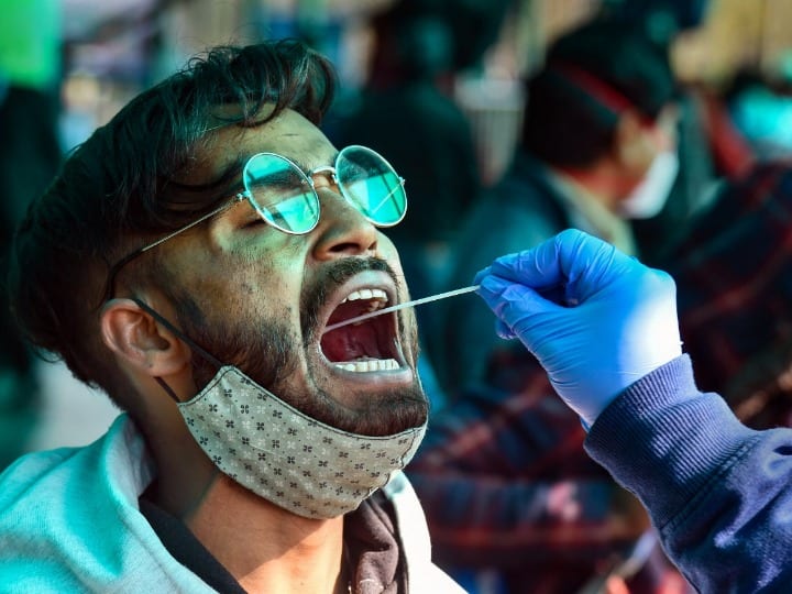 दिल्ली में घर से कलेक्ट होने वाले सैंपल के RT-PCR और रैपिड एंटीजन टेस्ट के रेट तय हुए, केजरीवाल सरकार का बड़ा फैसला