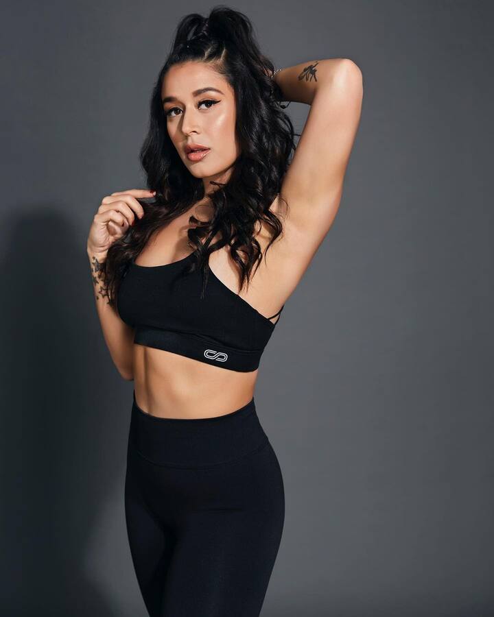 स्टारकिडमध्ये नेहमीच चाहत्यांमध्ये चर्चेचा विषय ठरतात.