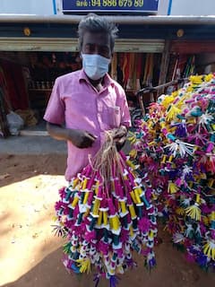 Pongal 2022| மாட்டுப்பொங்கல் விழா - நெகிழி மாலைகளுக்கு சவால் விடுக்கும் நெட்டி மாலைகள்