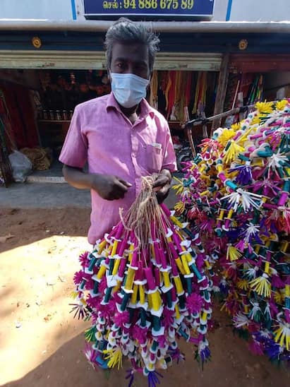 Netti Maalai , which beautifies cows on Maatu pongal Festival Pongal 2022| மாட்டுப்பொங்கல் விழா - நெகிழி மாலைகளுக்கு சவால் விடுக்கும் நெட்டி மாலைகள்