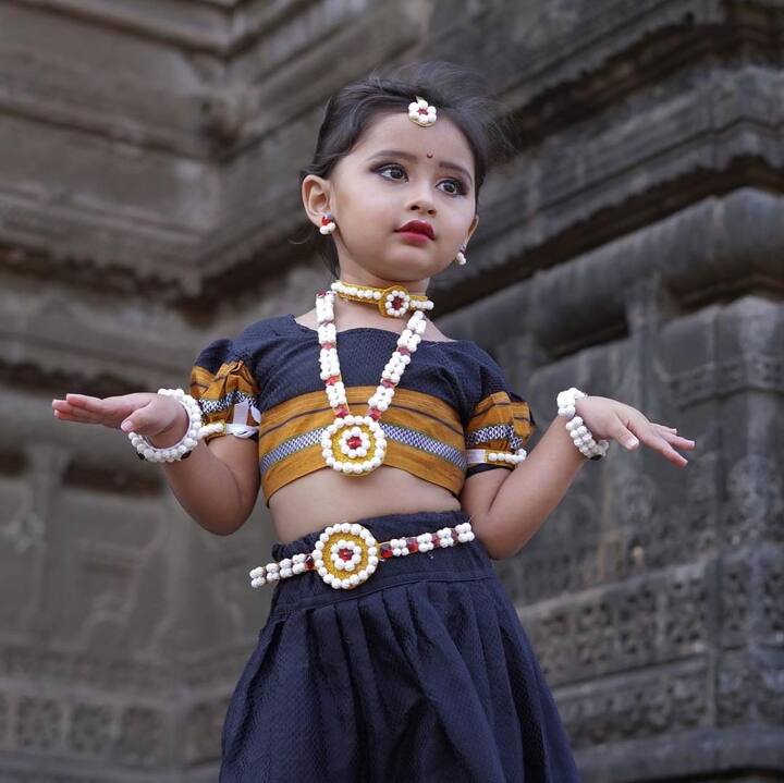 मालिकेचा चाहतावर्ग दिवसेंदिवस वाढण्याचे कारण म्हणजे मालिकेतील बालकलाकार 'परी' आहे. परीचे खरे नाव मायरा वायकूळ असे आहे. (photo: _world_of_myra_official/IG)
