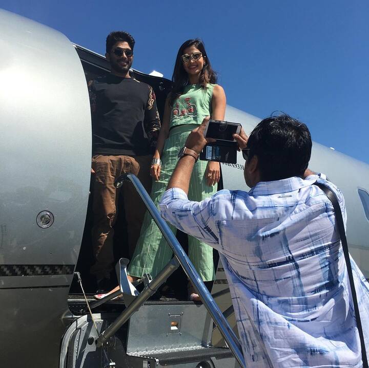 कार्सबरोबरच अल्लू अर्जुनकडे प्रायव्हेट जेट देखील आहे. या प्रायव्हेट जेटमधून फिरतानाचे फोटो अल्लू अर्जुन सोशल मीडियावर शेअर करतो.