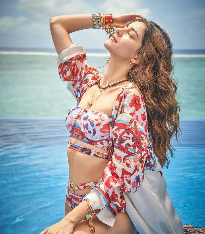 She shared a series of pictures and captioned them as, “Caught a vibe.” Her best friend Suhana Khan, reacted to her post by writing “Woowwww” in the comments section.
