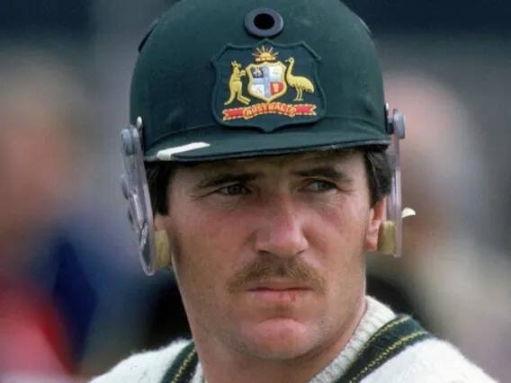 ১৯৮৪ থেকে ১৯৯৪ পর্যন্ত অস্ট্রেলিয়ার অধিনায়ক ছিলেন অ্যালেন বর্ডার। তাঁর নেতৃত্বে অস্ট্রেলিয়া ২৭১ ম্যাচ খেলে জিতেছে ১৩৯ টিতে, হেরেছে ৮৯ ম্যাচে।