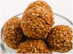 Makar Sankranti 2022: मकर संक्रांति पर खाए जाने वाले तिल और गुड़ के लड्डू से सेहत को मिलते हैं ये गजब के फायदे, जानें