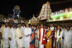 అందంగా ముస్తాబైన తిరుమల.. ఉత్తర ద్వారం నుంచి స్వామిని దర్శించుకున్న సీజేఐ జస్టిస్‌ ఎన్వీ రమణ