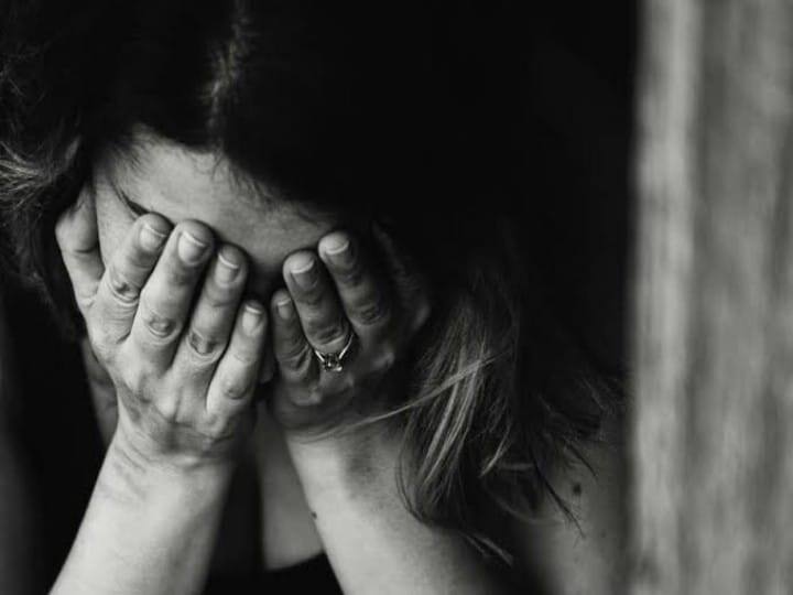 Bihar Crime: ससुराल वालों ने नई बहू को दी रूह कंपाने वाली सजा, दहेज में कार और पैसे नहीं मिलने से थे खफा In-laws gave heart-wrenching punishment to daughter-in-law in gopalganj, were upset due to not getting dowry ann Bihar Crime: ससुराल वालों ने नई बहू को दी रूह कंपाने वाली सजा, दहेज में कार और पैसे नहीं मिलने से थे खफा