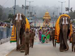 Tirumala: తిరుమలలో వైభవంగా స్వర్ణరథోత్సవం... ఘనంగా వైకుంఠ ఏకాదశి ఉత్సవాలు... రేపు పుష్కరిణలో చక్రస్నానం