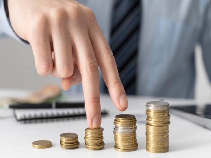 वहीं डीसीबी बैंक (DCB Bank) भी सीनियर नागरिकों को स्पेशल सुविधा दें रहा हैं. बैंक सीनियर सिटीजन ग्राहकों को अपने यहां एफडी कराने के लिए आपको 6.45 प्रतिशत की ब्याज दर मिलता है. यहां आप अपना रिटायरमेंट का पैसा जमा कर सकते हैं. (PC: Freepik)