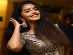 Anupama Parameswaran Photos: కర్లీ హెయిర్, స్మైలీ ఫేస్, మెస్మరైజ్ చేసే లుక్.. వావ్ అంటారా..వూహూ అంటారా..