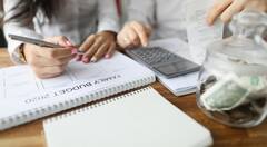 ਕਿਤੇ ਤੁਸੀਂ ਵੀ ਤਾਂ ਨਹੀਂ ਫਸ ਗਏ ਕਰਜ਼ ਦੇ ਚੱਕਰ 'ਚ, ਇੰਝ ਪਾ ਸਕਦੇ ਹੋ ਕਰਜ਼ੇ ਤੋਂ ਮੁਕਤੀ