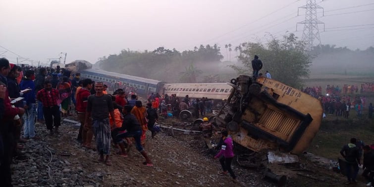 north bengal train accident derailed bikaner guwahati express North Bengal Train Accident: উত্তরবঙ্গে ভয়াবহ ট্রেন দুর্ঘটনা, উল্টে গেল গুয়াহাটিগামী বিকানির এক্সপ্রেস