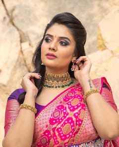 Sreemukhi Photos : లంగా ఓణీలో వయ్యారాలు ఒలకబోస్తున్న టాప్ యాంకర్