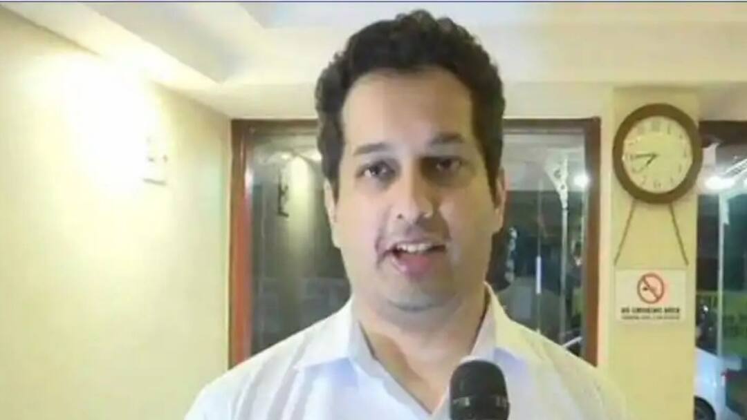 Goa Poll 2022: এবার কি গোয়াতেও ধাক্কা খেতে চলেছে বিজেপি? ক্ষোভের সুর পর্রীকরের ছেলের গলায় Goa Poll 2022 will bjp get a setback in goa after UP, manohar parrikar's son showing rebellious attitude Goa Poll 2022: এবার কি গোয়াতেও ধাক্কা খেতে চলেছে বিজেপি? ক্ষোভের সুর পর্রীকরের ছেলের গলায়