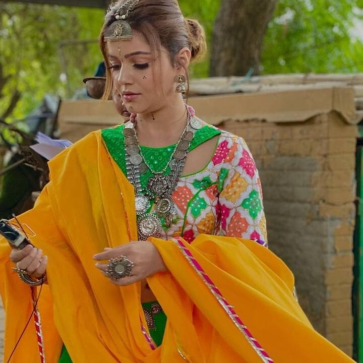 सोशल मीडिया पर रूबीना दिलैक की अच्छी खासी फैन फॉलोइंग है. उन्हें इंस्टाग्राम पर 7 मिलियन से भी ज्यादा लोग फॉलो करते हैं.