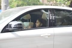 Suhana Khan Photos: Shah Rukh Khan की बेटी ने पब्लिक प्लेस में कर दी ये गलती, वायरल हो गई तस्वीरें