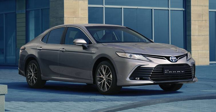 toyota launched facelifted version of its camry hybrid in india look and design changed completely know more features Toyota Camry Features: Toyota એ Camry Hybrid નું નવું વર્ઝન લોન્ચ કર્યું, ફીચર્સ અને ઇન્ટીરીયર એકદમ છે ખાસ