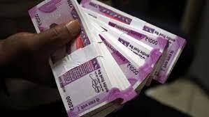 7th Pay Commission के तहत फिटमेंट फैक्टर (Fitment factor) में इजाफे से केंद्रीय कर्मचारियों की सैलरी में 8860 रुपए का इजाफा होगा. यह इजाफा महंगाई भत्ते( DA)के तौर पर मिलेगा.