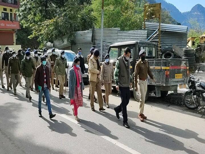 Uttarakhand Election 2022 paramilitary force and police took out flag march in Rudraprayag Before assembly Elections ann Uttarakhand Election 2022: विधानसभा चुनाव के पहले पैरामिलिट्री फोर्स और पुलिस ने रुद्रप्रयाग में निकाला फ्लैग मार्च