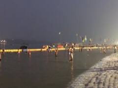 Prayagraj Magh Mela 2022: मकर संक्रांति पर संगम में स्नान के साथ प्रयागराज में शुरू हुआ माघ मेला, कोरोना गाइडलान का हो रहा है धड़ल्ले से उल्लंघन