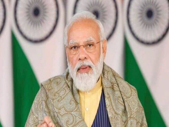 प्रधानमंत्री नरेंद्र मोदी ने पश्चिम बंगाल की सीएम ममता बनर्जी और रेल मंत्री से हादसे की पूरी जानकारी ली. वहीं, रेलवे ने हादसे की उच्चस्तरीय जांच के आदेश दे दिए हैं. रेलवे सेफ्टी कमिश्नर घटना की जांच करेंगे.
