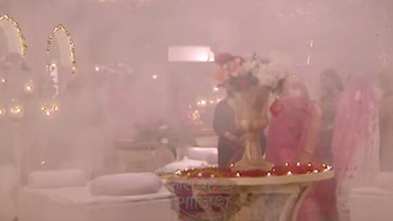 Tere Bina Jiya Jaaye Na | Who is hiding her face behind the Dupataa?