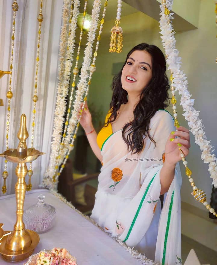 बचपन की अमृता और आज की अमृता में एक चीज है जो आज भी कायम है, वो है उनकी मासूमियत. अमृता का ये मेकओवर लुक फैंस को दीवाना बनाए हुए है.