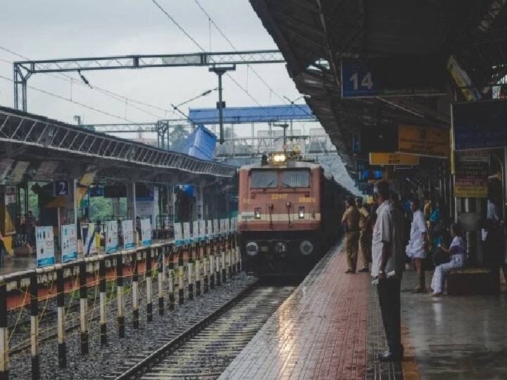 Indian Railways Rules IRCTC if you do not follow these rules on railway station you will not be allowed to board on train Southern Railway: कोरोना के दौरान स्टेशन पर यह गलती करना पड़ सकता है भारी, नहीं मिलेगी ट्रेन में एंट्री