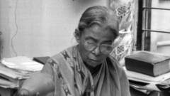 Mahasweta Devi Birthday: অদম্য জীবনীশক্তি, জন্মদিনে ফিরে দেখা মহাশ্বেতাকে